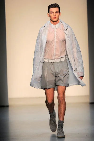 Look 10
